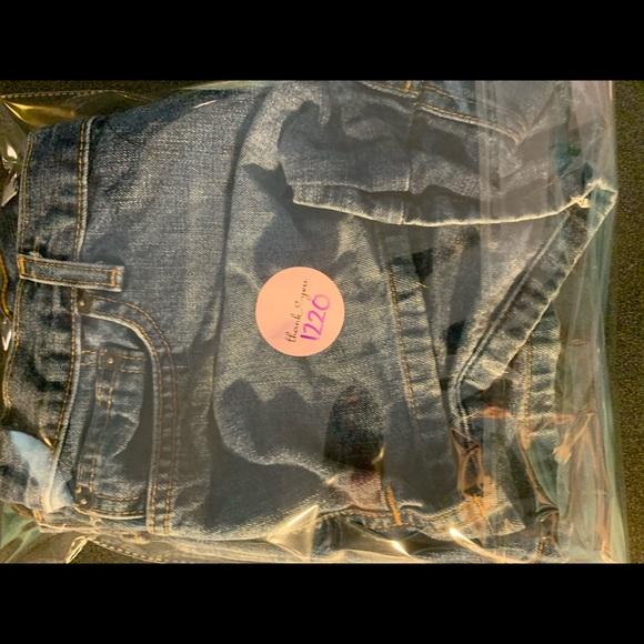 #1220 Abercrombie & Fitch Jean shorts - Picture 4 of 4